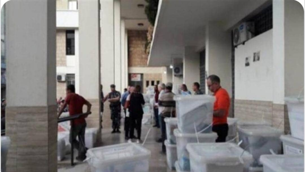 إنتهاء عملية تسليم صناديق الاقتراع في زغرتا