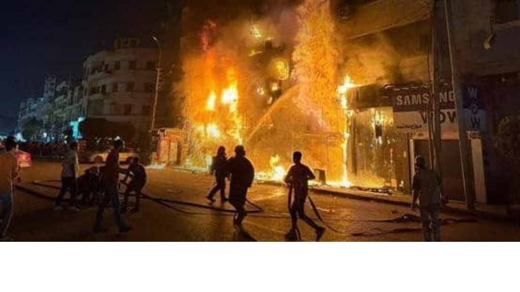 النيران التهمت 3 طوابق.. حريق مطعم شهير في مصر