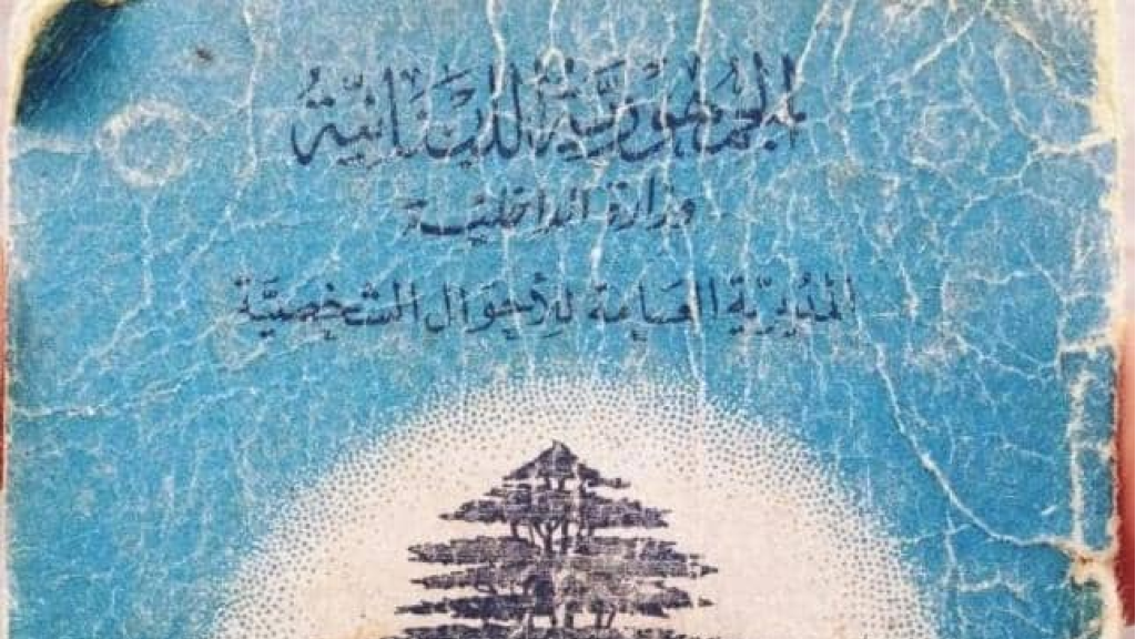 ناخبون يحملون هويات من خمسينات القرن الماضي يدلون بأصواتهم في عكار