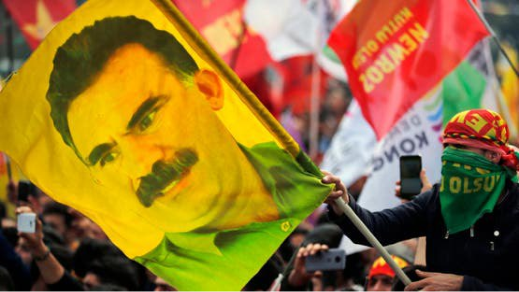 حزب إردوغان: قرار حل حزب العمال الكردستاني خطوة 