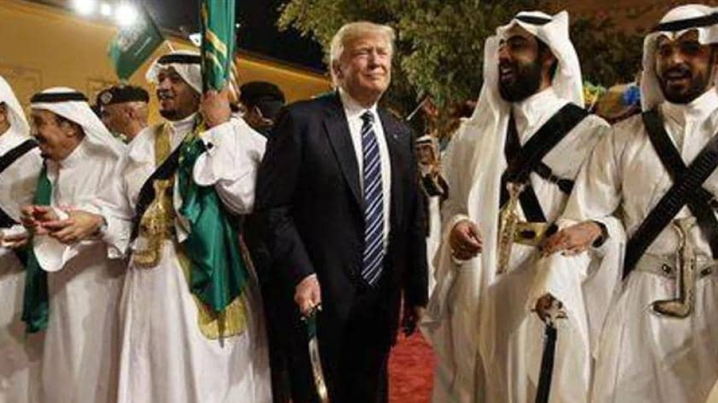 رؤساء أميركيون زاروا الرياض: رقص بالسيف وبلورة مضيئة وسلام بقبضة اليد
