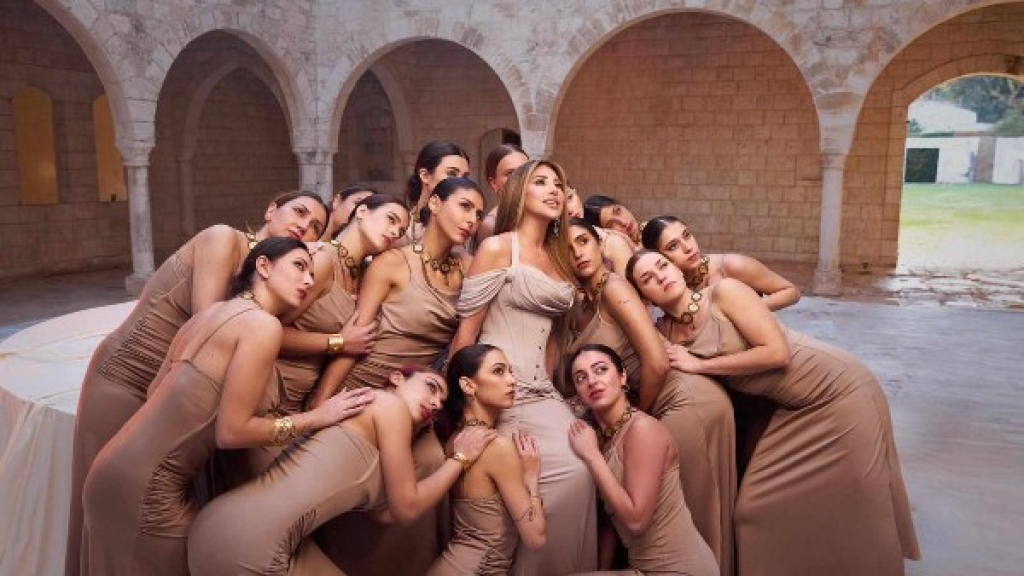 نجوى كرم تستعد للصيف بعدد من الأغنيات