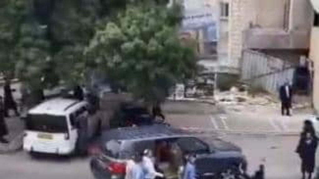 يلوّحون بالأعلام الفلسطينية.... بن غفير يتعرّض للهجوم وصفعات تطال زوجته