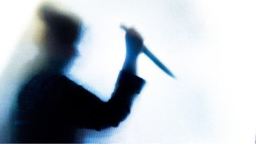 لماذا تُحب النساء متابعة أخبار الجرائم وتفاصيلها؟.. تقرير يكشف