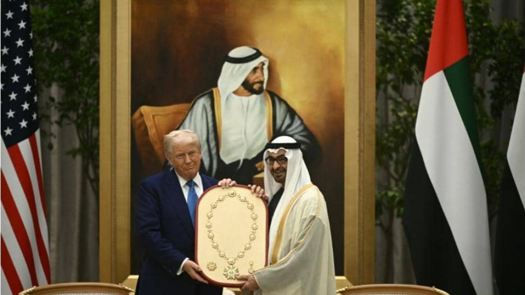 محمد بن زايد يمنح ترامب “وسام زايد