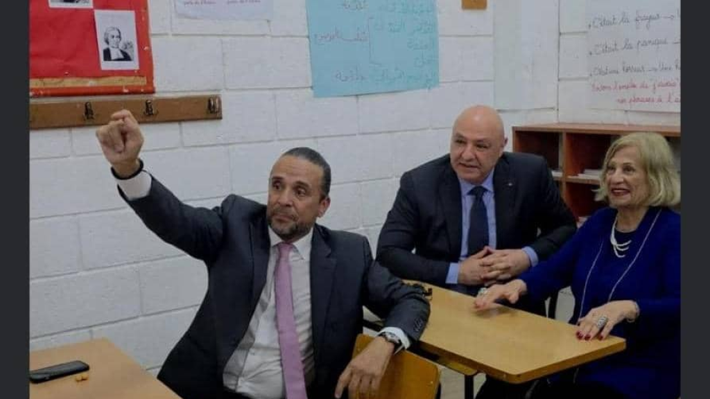 عون يعود إلى مقاعد الدراسة