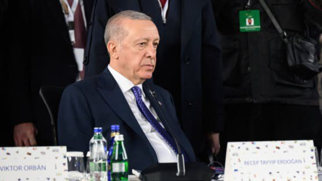 إردوغان: ترامب خفف العقوبات العسكرية عن تركيا.. وننتظر رفعها