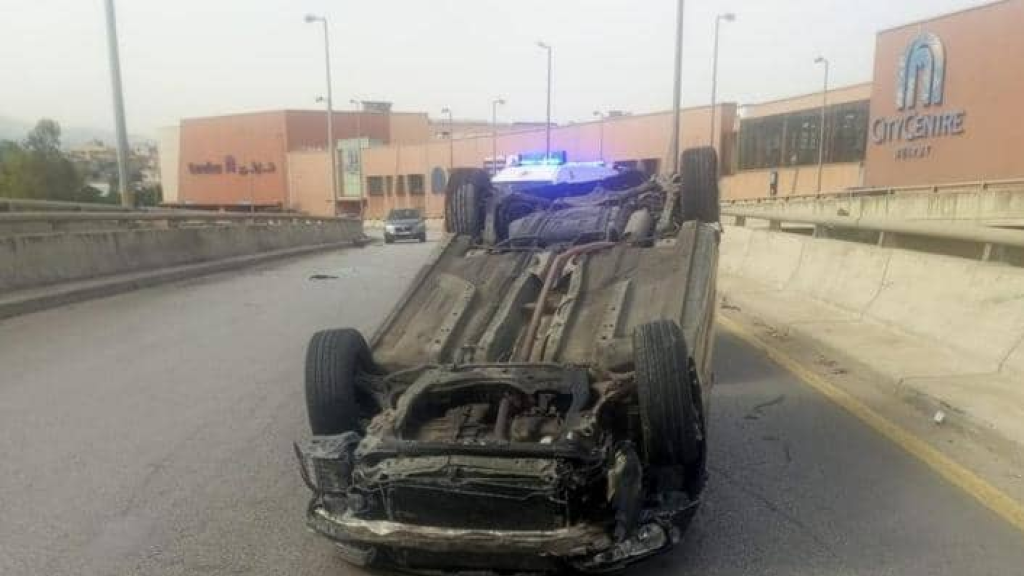 جريح بانقلاب سيارة على اوتوستراد الرئيس الهراوي باتجاه الأشرفية