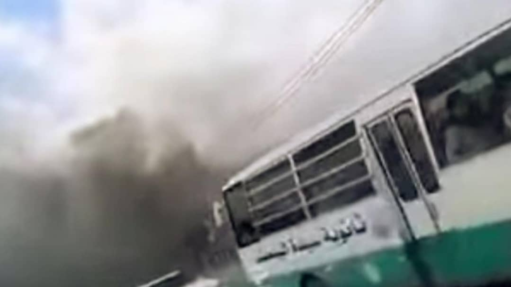 حريق ضخم في مستودع فحم بطرابلس يتسبب بسحب دخانية كثيفة في سماء المنطقة