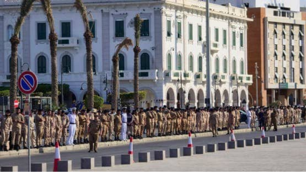 دعوات تشكيل حكومة جديدة في ليبيا تتصاعد.. ووزراء يستقيلون