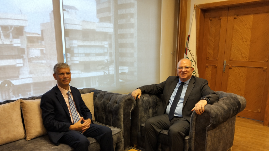 حيدر يلتقي سفير باكستان واللجنة الفنية في الضمان