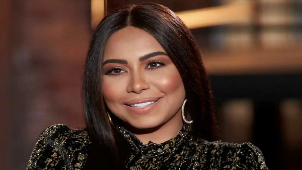 مدير صفحات شيرين يتهمها بـ”تهديده وشتمه”