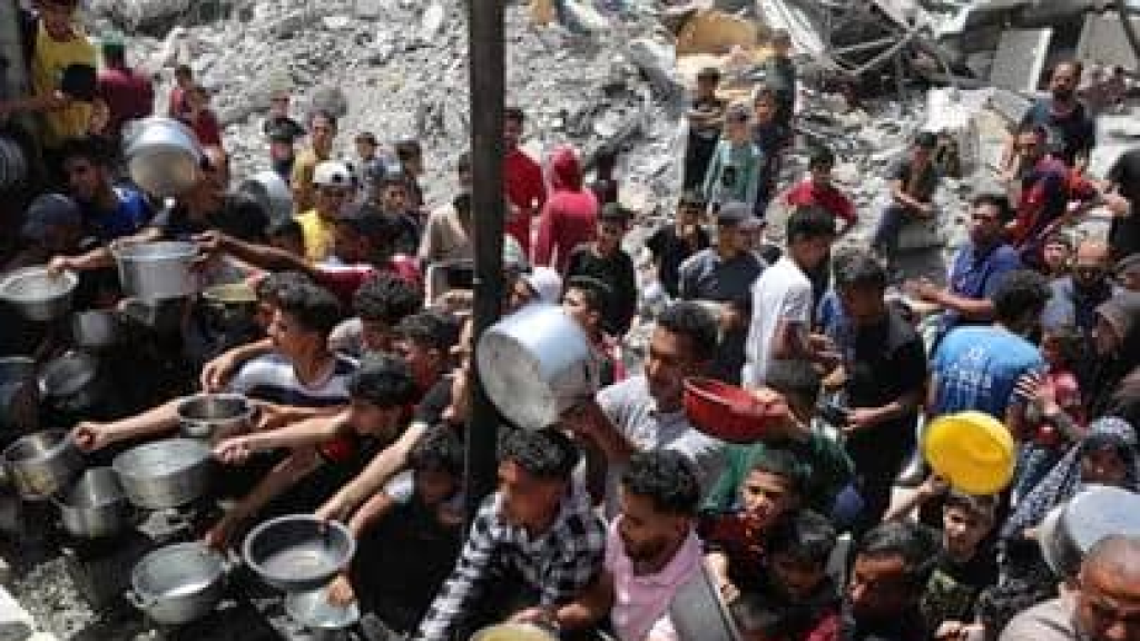 خطة توزيع المساعدات في غزة.. فكرة إسرائيلية يقودها ضابط CIA سابق و