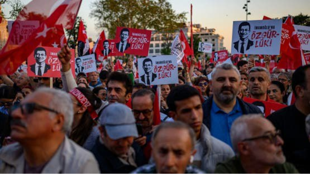 تركيا تعتقل 25 شخصاً بتهم فساد في بلدية إسطنبول