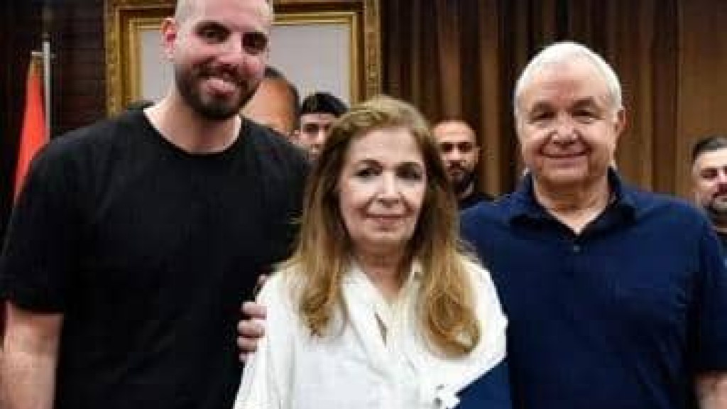 المرّ: كبّروا الحجر حتى وقع على رأسهم