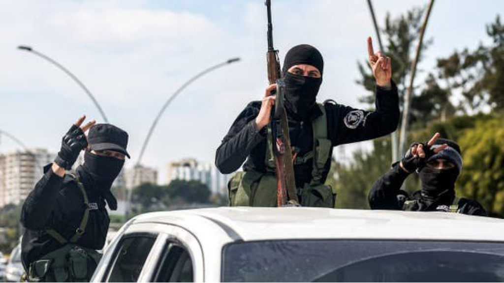 عقوبات أوروبية على شخصين في سوريا.. تورطا بأحداث الساحل