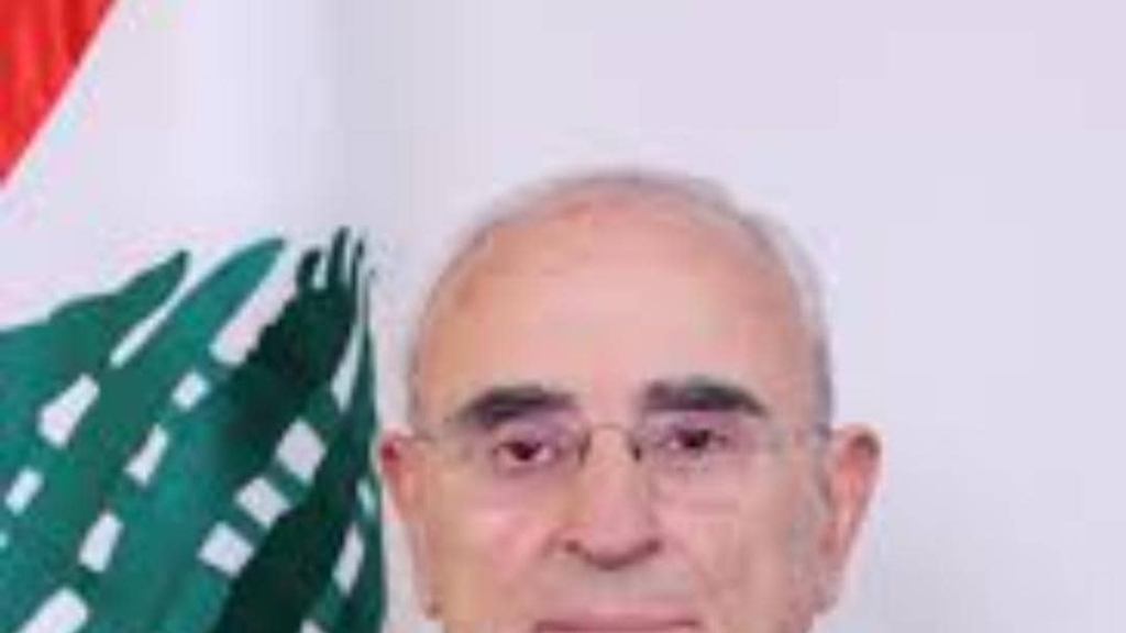 وزير الدفاع بحث مع زواره في قضايا عامة وتابع ملف ضبط الحدود مع سوريا
