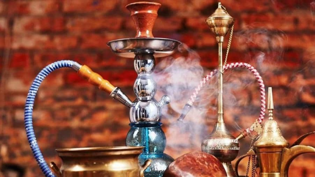 احذر من الشيشة… تبدو آمنة ونكهاتها مغرية، لكنها محمّلة بالسموم!