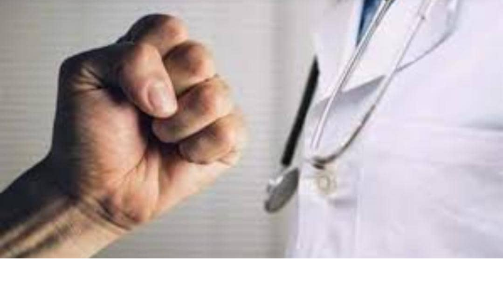 اعتداء على طبيب وطاقم تمريضي في مستشفى الإسلامي - طرابلس
