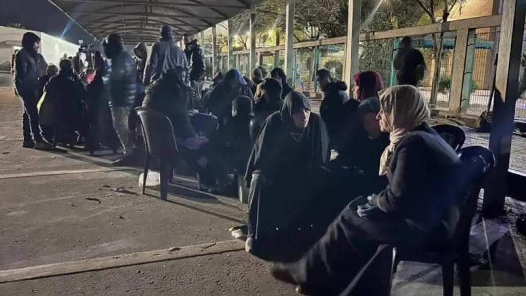 العدوالإسرائيلي يفرج عن 12 أسيرا من غزة بعد شهور من التعذيب