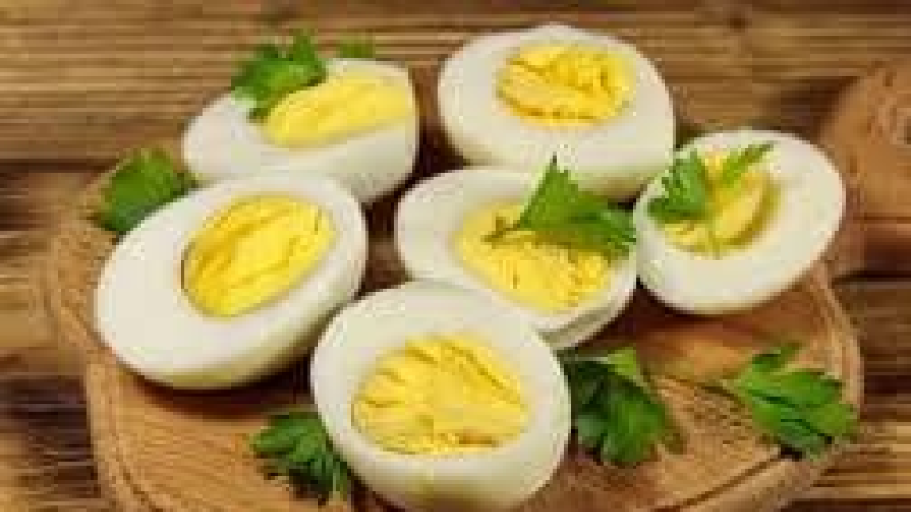 تناول البيض يومياً.. كم العدد المسموح قبل أن يصبح ضاراً