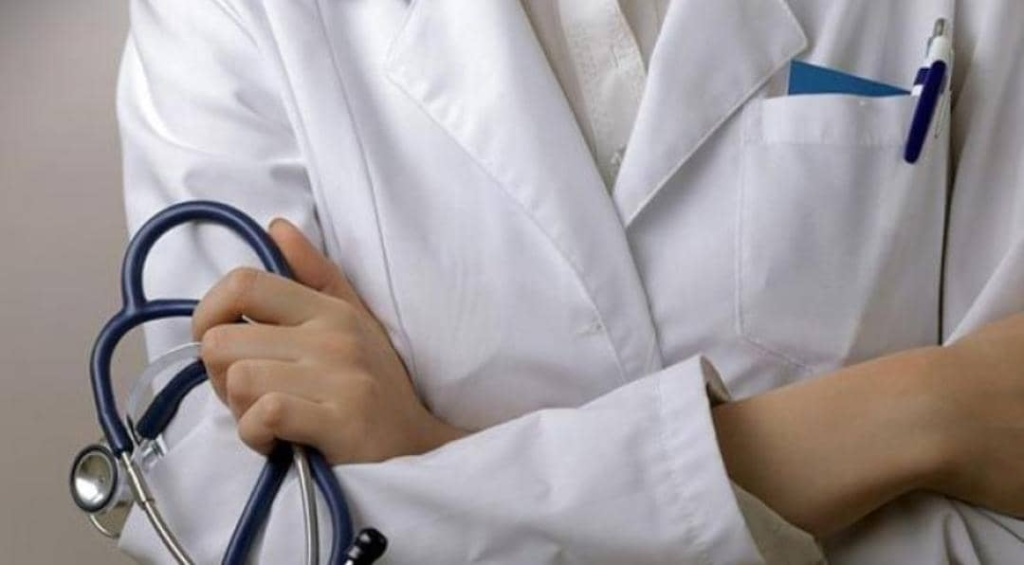 طبيب يجمع ثروة من الإحتيال على المرضى: 13 منزلاً فخماً وطائرة نفاثة وسيارة مازيراتي