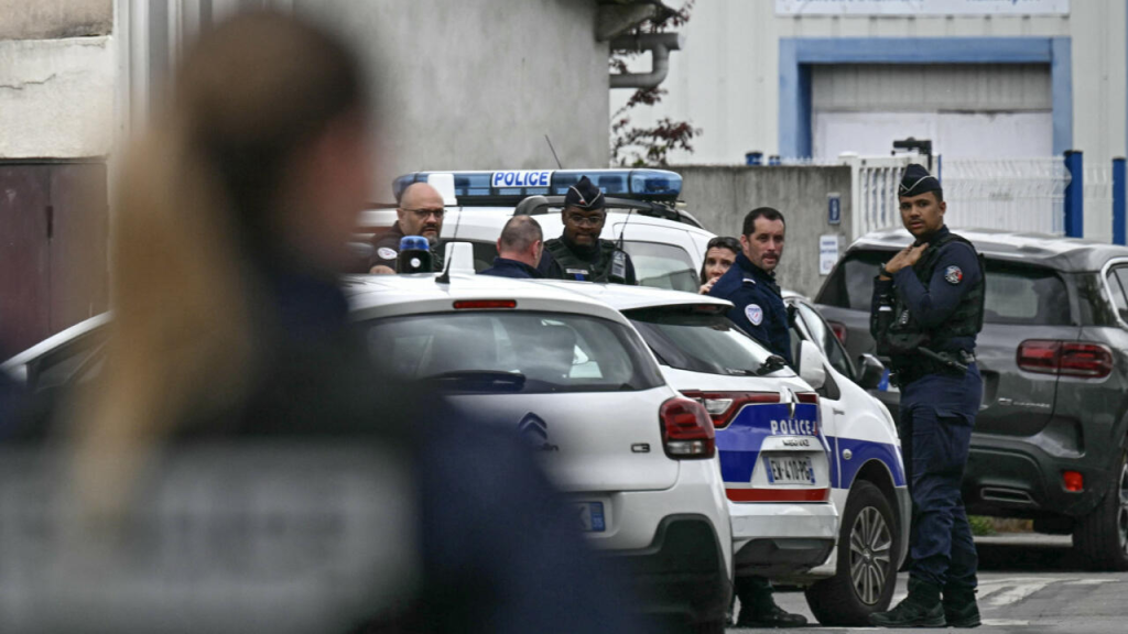 وفاة مشرفة تدريس فرنسية متأثرة بإصابتها بعدما طعنها تلميذ شرق فرنسا