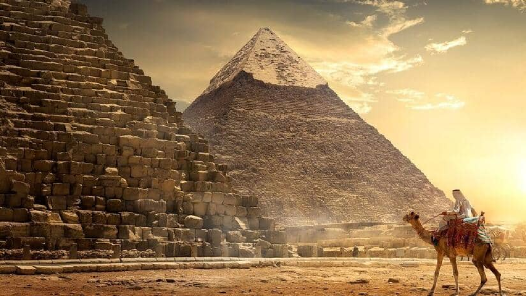 السر الأعظم للجيزة.. اكتشاف مثير تحت أهرامات مصر قد يغير تاريخ البشرية!