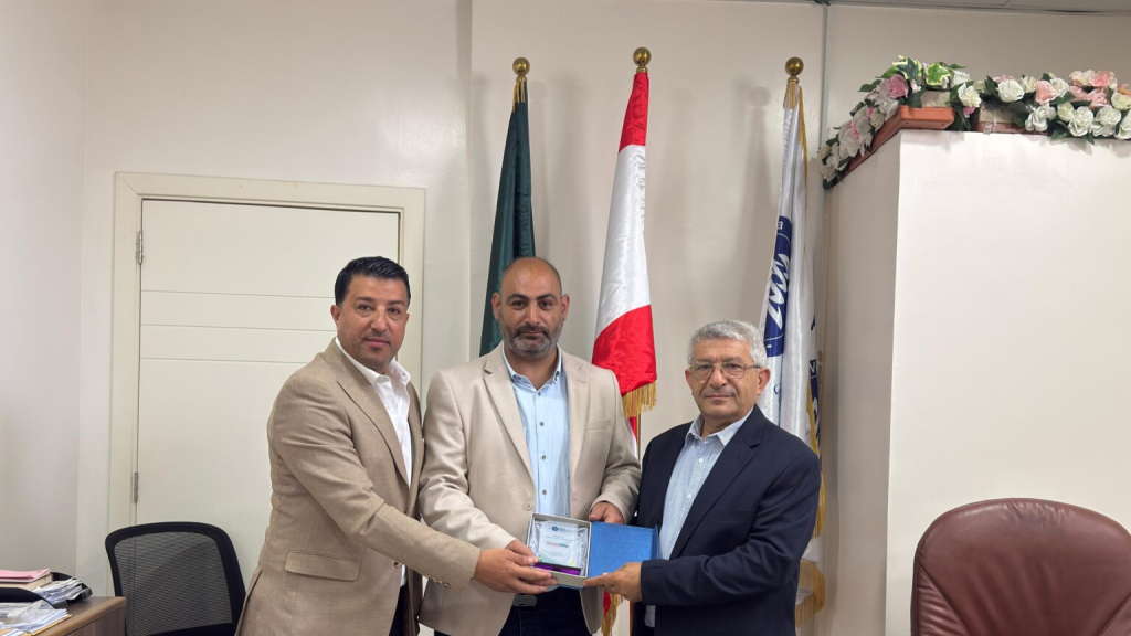 الجامعة الإسلامية في لبنان تكرّم مدير مركز صدى للانتاج الاعلامي لتغطيته الإعلامية المتميزة لنشاط “بيئتنا هويتنا”