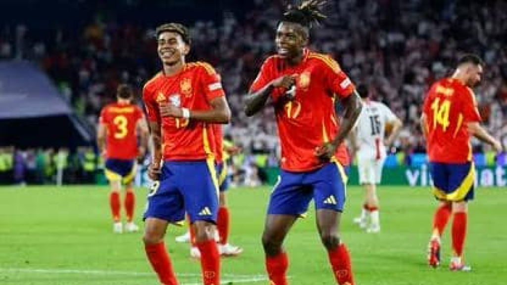 برشلونة اجتمع مع وكيل نيكو وليامز.. ويامال يحتفل