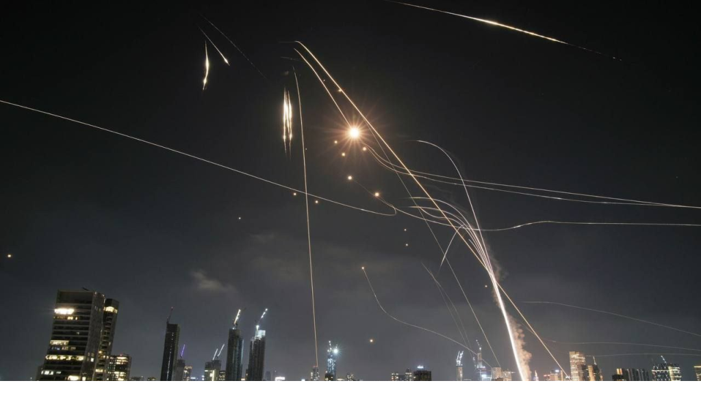 إصابات بالهجوم الإيراني على الكيان المحتل.. وإصابة منشأة نووية؟ (فيديو) 