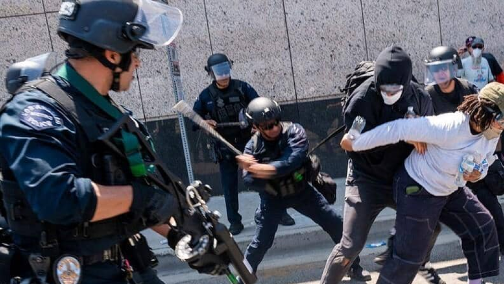 مسؤولو الهجرة الملثمون يقتحمون المدن ويعتقلون الناس