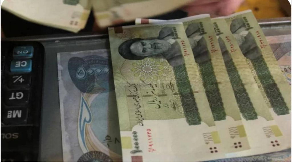 الريال الإيراني يهبط إلى مستويات قياسية وسط الحرب