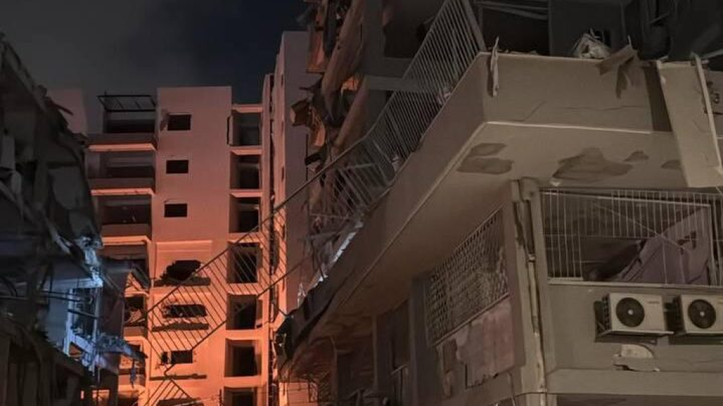 مرحلة عض الأصابع.. 