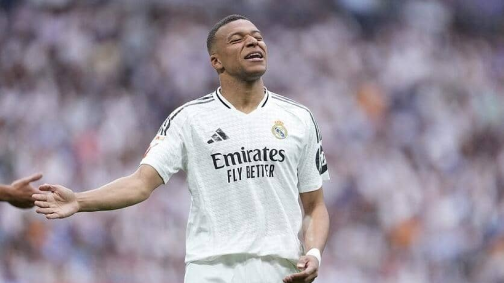 ريال مدريد يعلن نقل مبابي إلى المستشفى