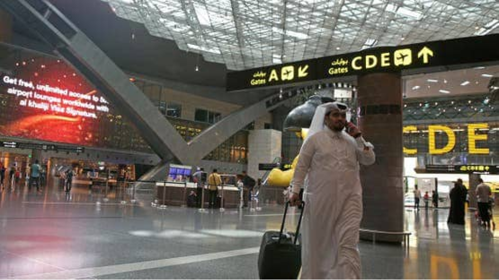 قطر تعلن إيقاف حركة الملاحة الجوية
