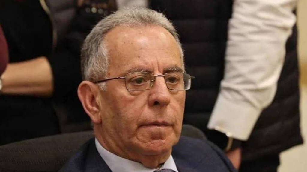 الحجار يبدأ اجراءاته بتوقيفات في