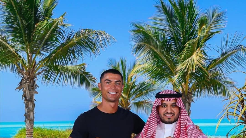 الرحلة مستمرة.. رونالدو يجدد مع النصر حتى 2027