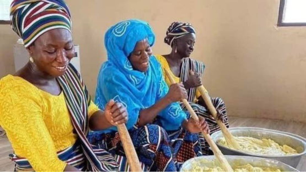 زبدة الشيا.. كنز لا يمكن للأفريقيات الاستغناء عنه