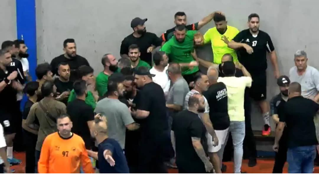 اقتحام وشتائم واعتداء على حكم في بطولة لبنان لكرة اليد