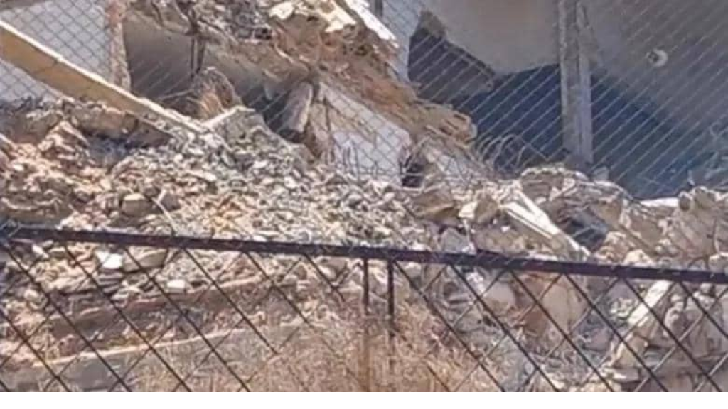 انهيار مبنى مدرسي مهجور قبالة قلعة طرابلس