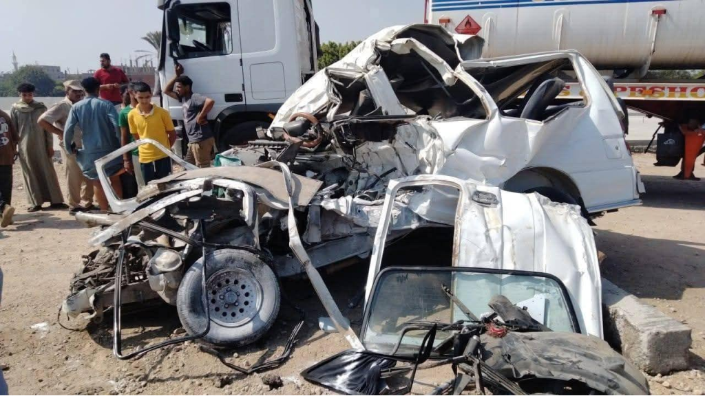 حادث المنوفية: وفاة 19 شخصاً غالبيتهم “عاملات قُصّر”، ومصر تنعي “شهيدات لقمة العيش”