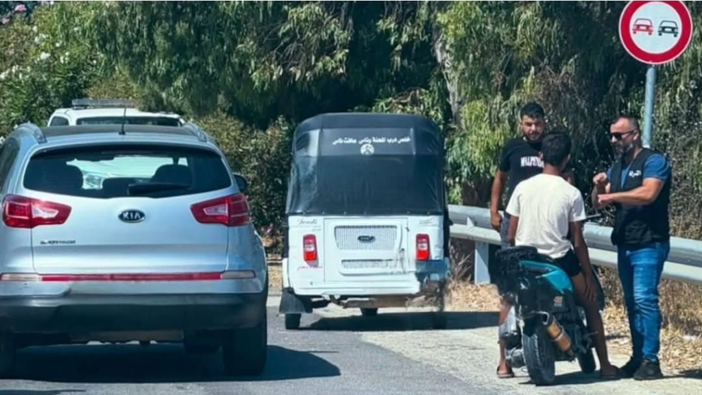 حواجز في أنفه لضبط الدراجات المخالفة