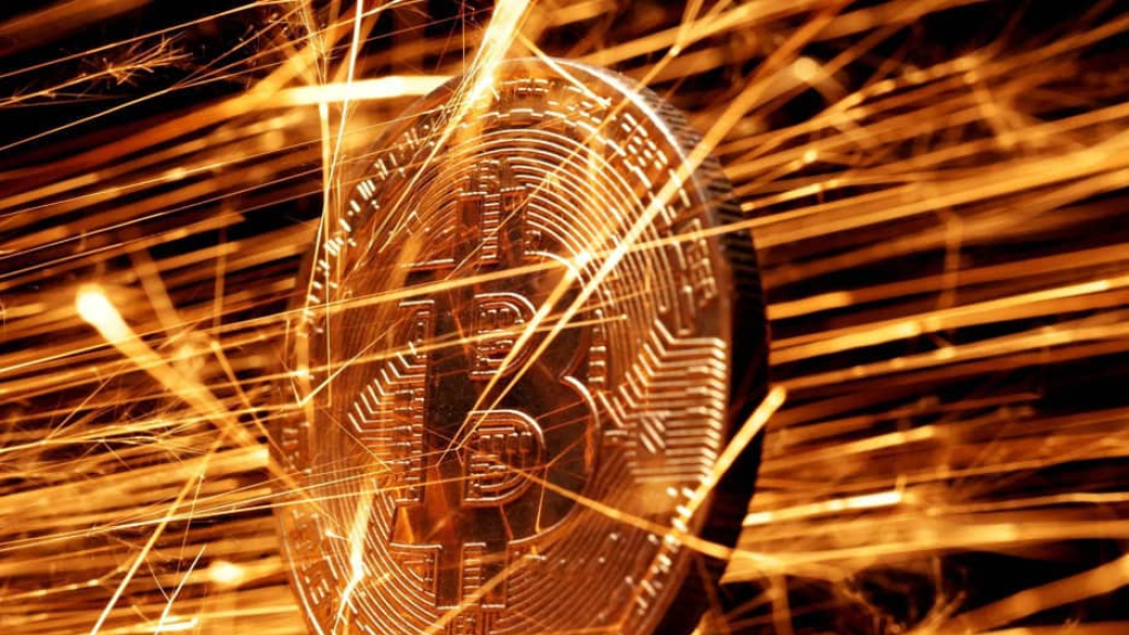 عملة بيتكوين BTC على أعتاب صعود كبير ومؤشر MVRV يقترب من التقاطع الذهبي