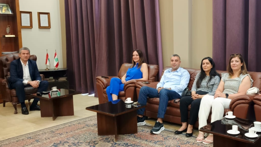مواضيع ادارية على طاولة بحث محافظ البقاع 