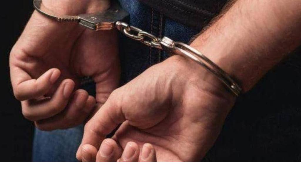 انتحل صفة كاتب عدل وزوّر مستندات وأختام