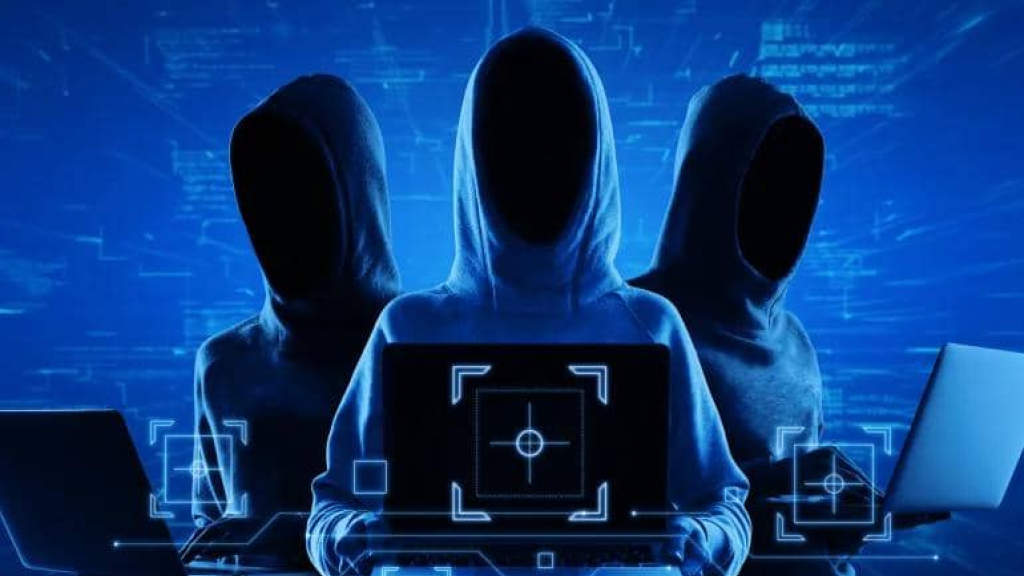 قراصنة يهددون بنشر رسائل بريد لمساعدي ترامب وأميركا تتهم إيران