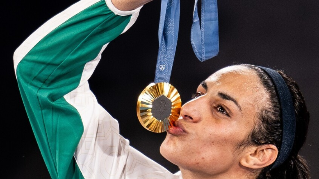 دعوات بسحب ذهبية أولمبياد باريس 2024.. إيمان خليف توجه رسالة تحد مرفقة بصورة سيلفي