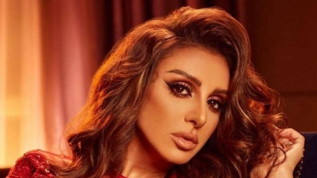 أنغام تبكي على الهواء: لا علاقة لي بأزمة شيرين!