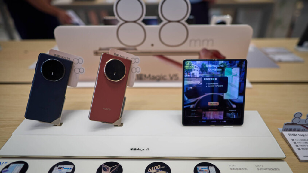 Honor تطلق أنحف هاتف قابل للطي في العالم!